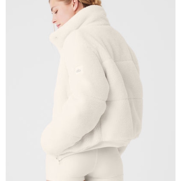 New Sherpa Snow Angel Puffer Jacket in Ivory Size Small - Picture 3 of 3